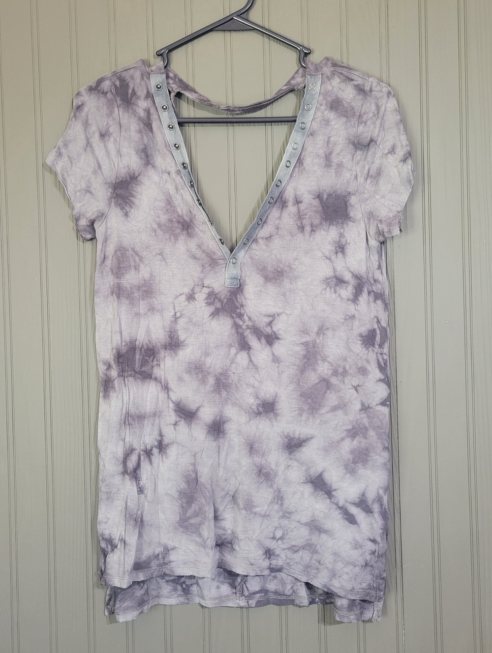 American Eagle Short Sleeve T-Shirt Tie-Dye V-Neck Snaps Gray Women's Small